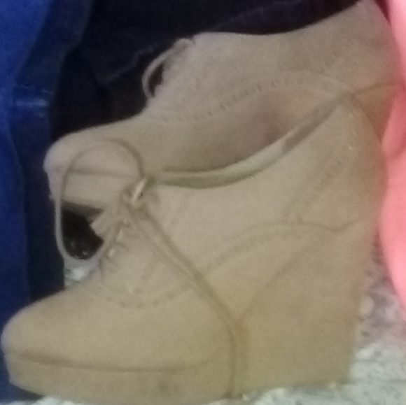 Booties u - Picture 2 of 4